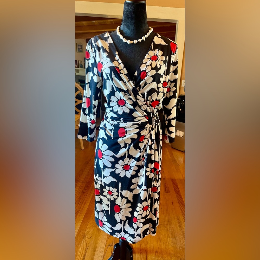 Gorgeous Black,Red,and White Floral Dress Mid Elbow Sleeve 16” Lengh 41”